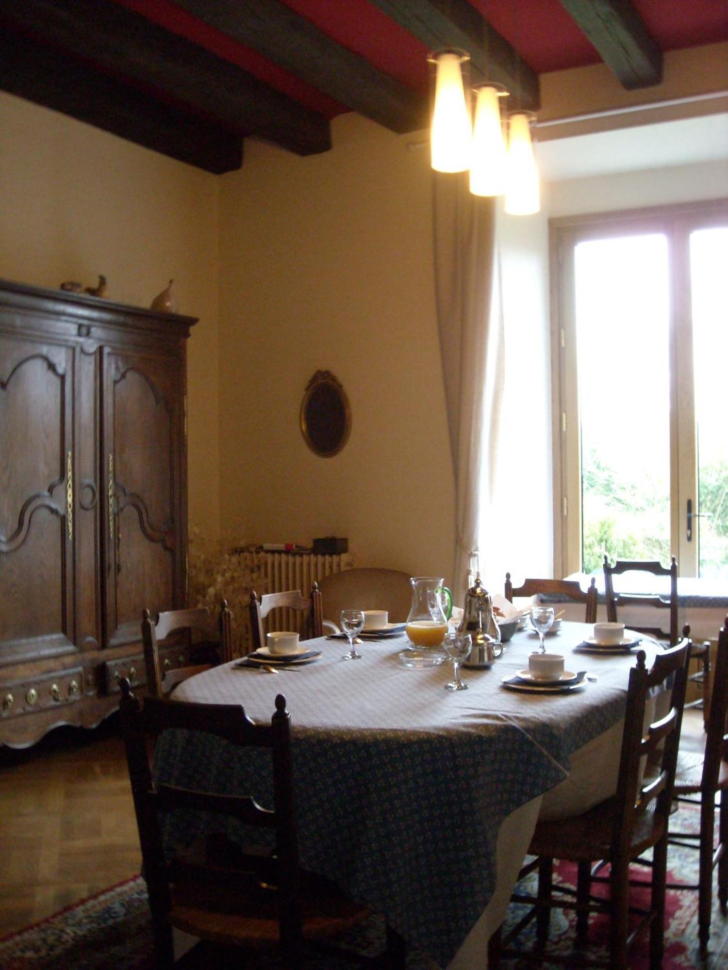 Bed and Breakfast La Tour Des Laudes Breuil-Barret Экстерьер фото