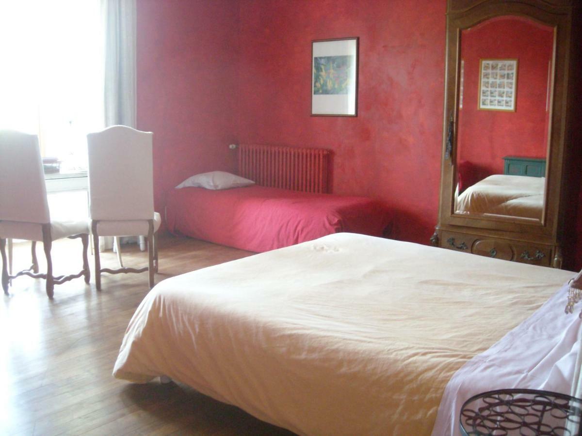 Bed and Breakfast La Tour Des Laudes Breuil-Barret Экстерьер фото