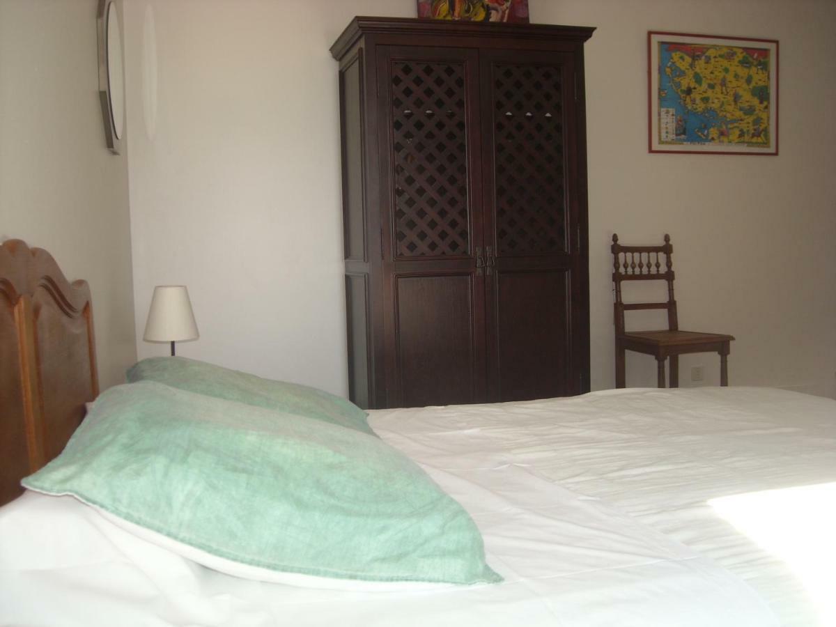 Bed and Breakfast La Tour Des Laudes Breuil-Barret Экстерьер фото