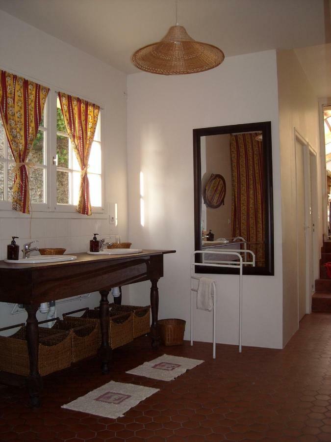 Bed and Breakfast La Tour Des Laudes Breuil-Barret Экстерьер фото
